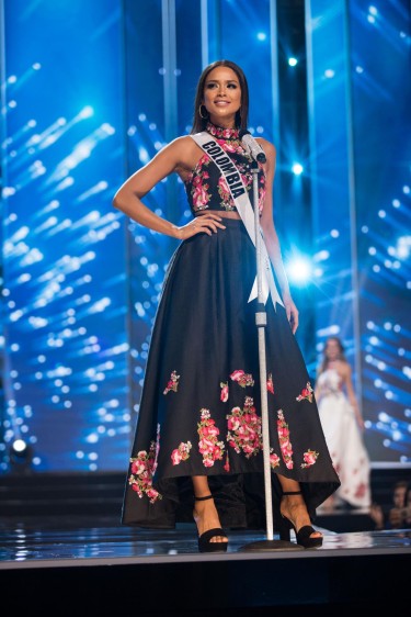 Con este vestido salió al ser llamada en el grupo de 13 finalistas. FOTO Cortesía The Miss Universe Organization