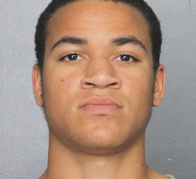 Zachary Cruz, hermano de Nikolas Cruz, quien perpetró el atentado en la escuela de Florida, fue arrestado por las autoridades. Foto: Reuters. 