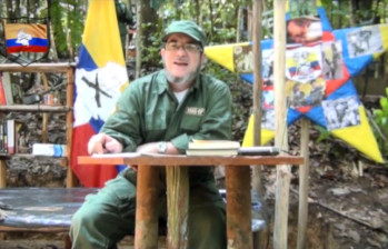 El jefe máximo de las Farc cuestiona la reacción “precipitada” del presidente Juan Manuel Santos, al suspender los diálogos. FOTO CORTESÍA