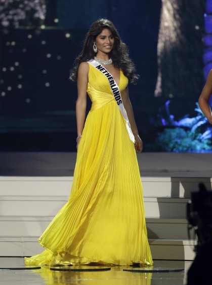 Miss Holanda fue la segunda en ser llamada al grupo de 5 finalistas. FOTO AP