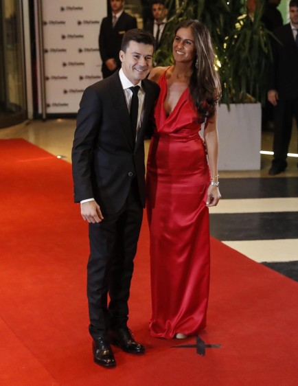 El tenista argentino Guillermo Coria (i) y su esposa Carla Francovigh. FOTO EFE