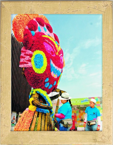 Gigantes de flores están de carnaval por Colombia