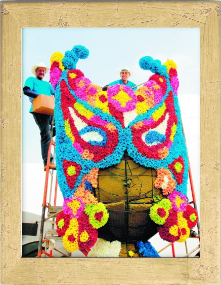 Gigantes de flores están de carnaval por Colombia