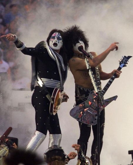 Kiss en el Super Bowl XXXIII (1999). FOTO Reuters