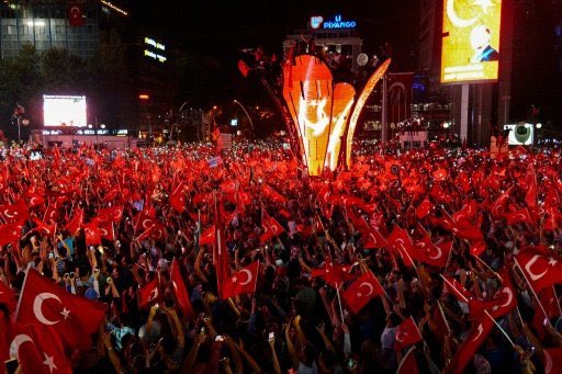 “Turquía despide casi 9.000 oficiales después del intento de golpe” Hanar Marouf @Hanar_Marouf