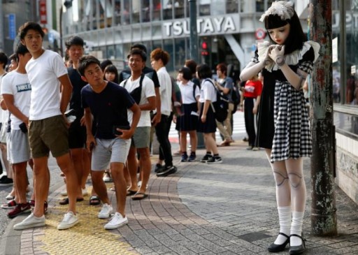 Solo basta ver las miradas que roba Lulu en la calle. Y si los japoneses se asombran con ella, ¿cómo sería verla en Latinoamérica? Foto: Reuters. Video: Euronews. 