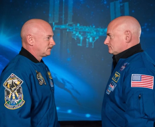 Scott Kelly (izquierda) y Mark Kelly, participantes en el experimento de los gemelos de la Nasa. Foto Nasa