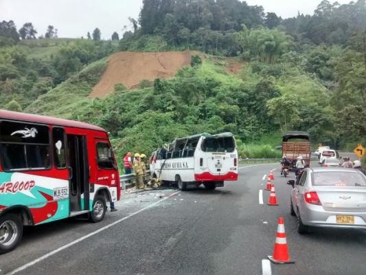 Accidente en alto de Boquerón dejó 12 personas heridas