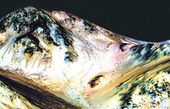 Agua salada corre por montes de Marte, pero ¿contiene vida?