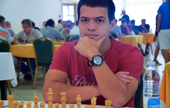 Eduardo Iturrizaga será una de las figuras en el Continental de ajedrez que ya se calienta en Medellín. FOTO cortesía Fide 