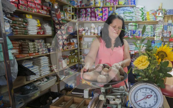 Fenalco Antioquia estima que entre un 80 % y un 90 % de lo que vende un tendero es fiado. FOTO DONALDO ZULUAGA