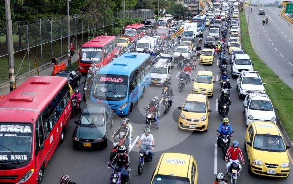 Según el Ditra, el mayor nivel de evasión lo tienen las motocicletas con un 75 %, mientras que los automóviles llegan a 14 %. FOTO JULIO CÉSAR HERRERA