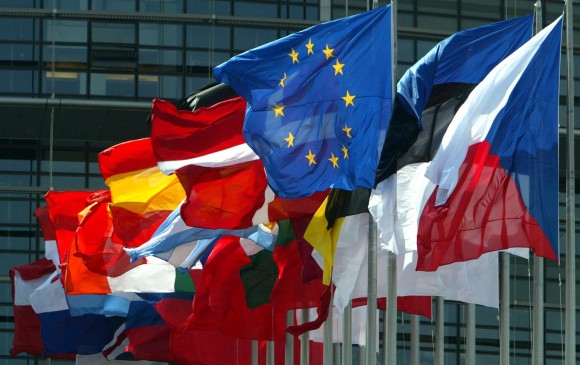 Banderas de la Unión Europea. FOTO: REUTERS