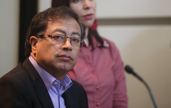 Juez decidió que Gustavo Petro efectivamente rectificó sus declaraciones contra Uribe. FOTO: Colprensa
