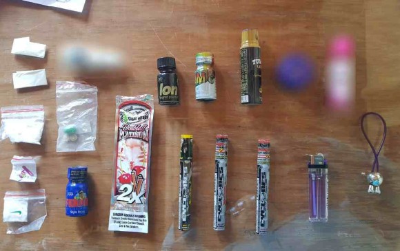 Estas fueron las drogas que decomisaron al coordinador de la Institución Educativa Carlos Betancourt. FOTO CORTESÍA POLICÍA