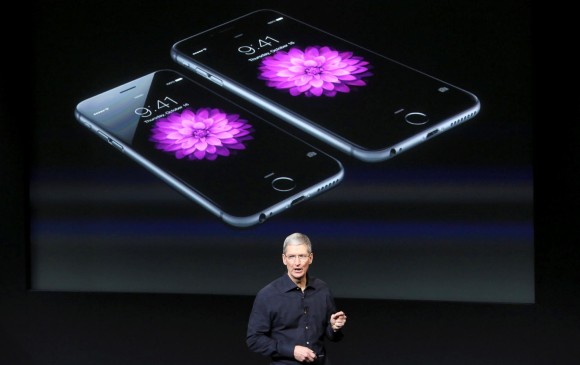 Usuarios de iPhone 6 han manifestado que su teléfono es más lento que antes. Este equipo se lanzó en 2014. FOTO: Reuters