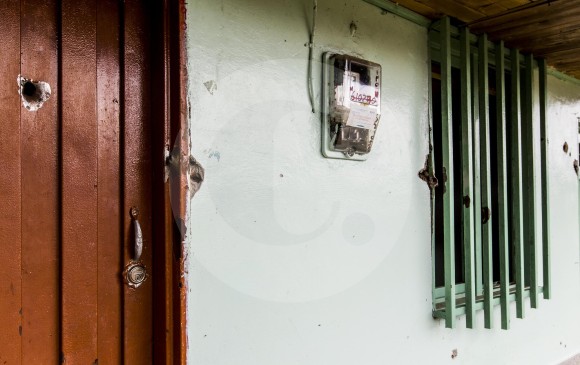 Una de las casas afectada tras un ataque armado reciente en la población. FOTOS Jaime Pérez
