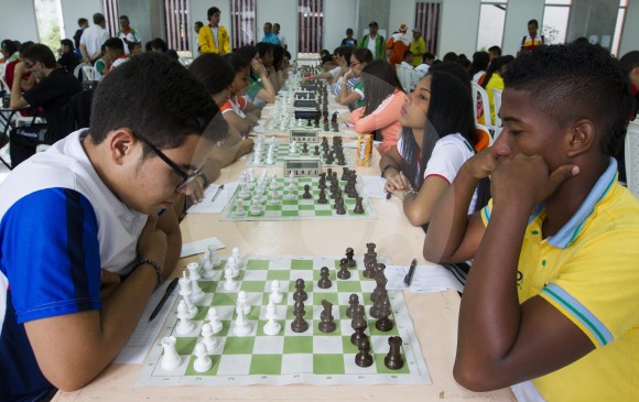 Deportistas de 24 municipios, y de siete subregiones de Antioquia, buscan el título del ajedrez departamental. FOTO jaime pérez 