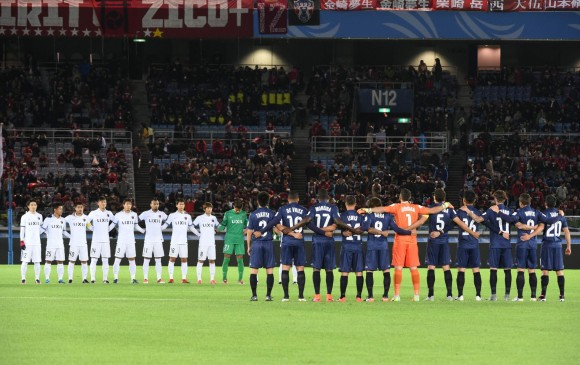 El partido inaugural del Mundial de Clubes le rindió homenaje a las víctimas d ela tragedia de chapecoense. FOTO AFP