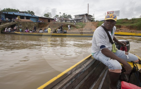 Por los ríos chocoanos transitan diferentes grupos armados y los habitantes piden protección. FOTO Donaldo Zuluaga