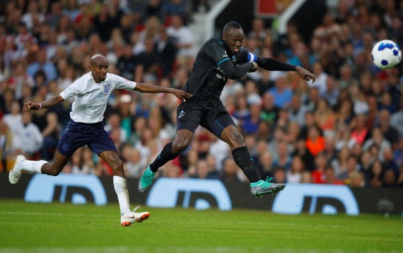 Bolt cumple su sueño de marcar gol en el Old Trafford 