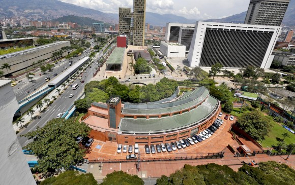 Una terraza al frente del Instituto para el Desarrollo de Antioquia (Idea), en La Alpujarra, es una opción para ser sede del Instituto Universitario Digital de Antioquia. FOTO Juan antonio sánchez