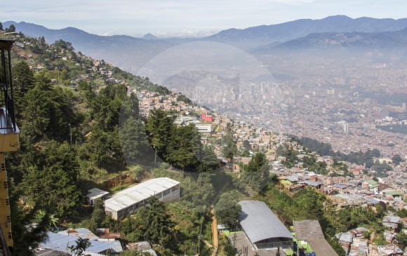 En algunas zonas periféricas de Medellín, donde habita población desplazada que llega del campo a la urbe, también hay actividad agrícola en las huertas caseras. FOTO Róbinson Sáenz