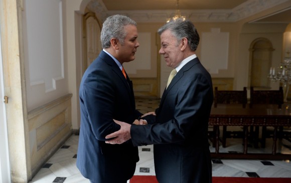 Tan pronto arrancó la emergencia, Juan Manuel Santos se puso a disposición del presidente Duque. FOTO: COLPRENSA