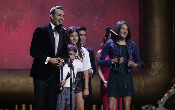 El actor Sebastián Martínez con sus hijos. FOTO COLPRENSA