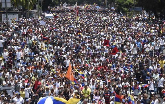 En los últimos dos días, el régimen chavista ha intentado atemorizar a los opositores con alardes de fuerza militar. FOTO afp