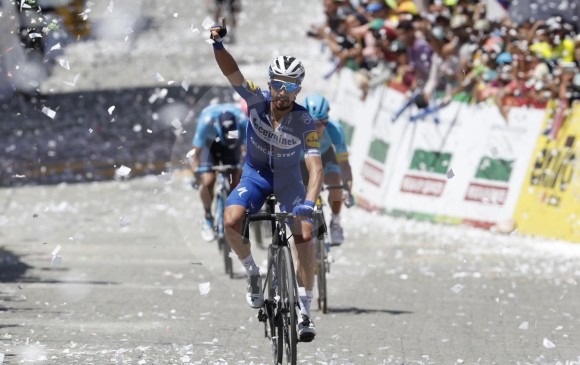 El francés Julian Alaphilippe gana la quinta etapa del Tour Colombia 2.1, la tercera de su equipo Deceuninck-Quick-Step en la carrera. FOTO MANUEL SALDARRIAGA