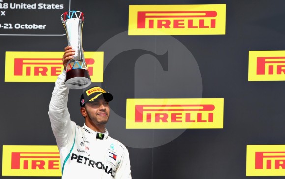 Por el triunfo de Rakkonen y el cuarto lugar de Vettel, Hamilton tendrá que espera para ganar el título. FOTO: AFP