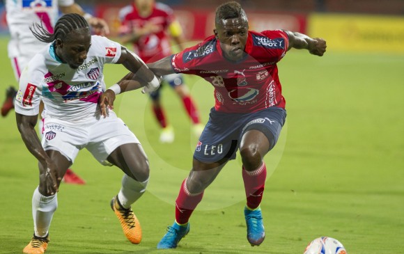 La serie entre tiburones y rojos está igualada a 1 gol. FOTO MANUEL SALDARRIAGA