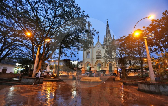 Parque principal del municipio de Frontino, ubicado en el occidente antioqueño, a 140 km de Medellín. FOTO juan antonio sánchez