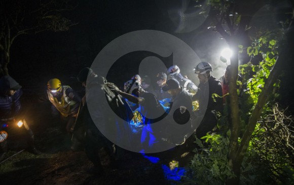 Escena del rescate en el lugar del accidente, en el sector conocido como Cerro El Gordo del municipio de La Unión. FOTO Juan Antonio Sánchez