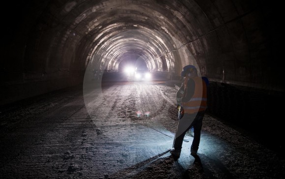 Los ingenieros hacen un diagnóstico sobre las obras que se realizaron en el Túnel de la Línea. FOTOS esteban Vanegas