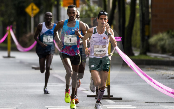 Una de las estrellas de la Maratón Medellín no pudo terminar la carrera por cuenta de un accidente de tránsito. FOTO JULIO CÉSAR HERRERA