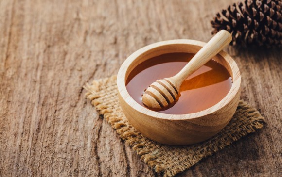 La miel no es solo una golosina o un endulzante, también se puede incorporar en múltiples preparaciones. Foto: Shutterstock.