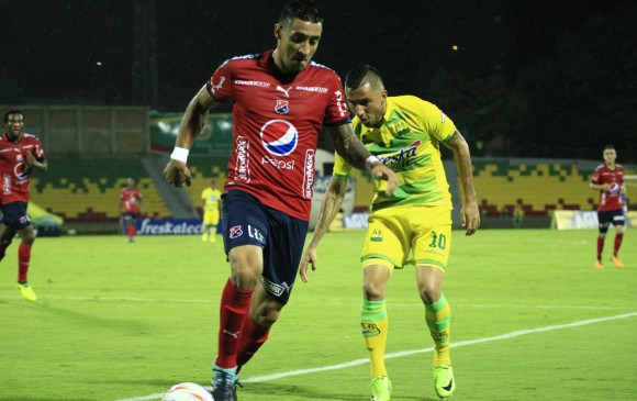 Jonathan Lopera sigue siendo uno de los más cumplidores para Juan José Peláez. Como lateral muestra seguridad y regularidad, aunque falló en marca del primer gol de anoche. FOTO colprensa 