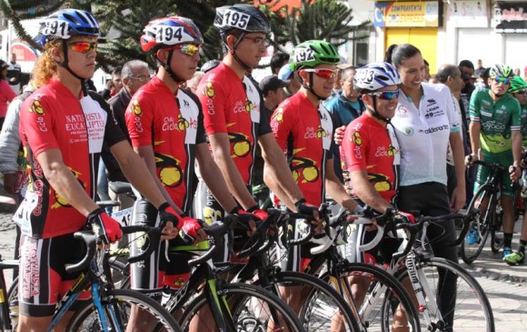 El ciclista Diego Andrés Suta (izq.) falleció tras una caída sufrida en la segunda etapa de la Vuelta a la Juventud. FOTO COLPRENSA