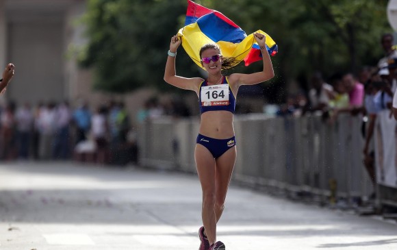 La representante de Antioquia Lorena Arenas se quedó con el oro en la marcha, con un tiempo de 1:32.39, superando a la peruana García -1:33.07- y la boliviana Castro -1:34.05-. FOTO colprensa 