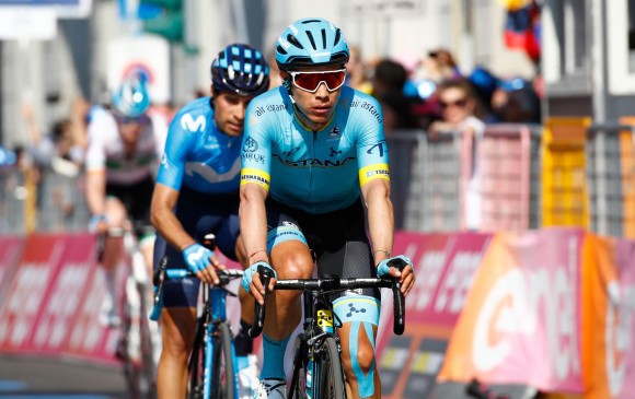 Miguel Ángel López y el español Mikel Landa se encargaron de mover el Giro ayer. Delatan fortaleza y ambición de cara a lo que resta de competencia. FOTO AFP