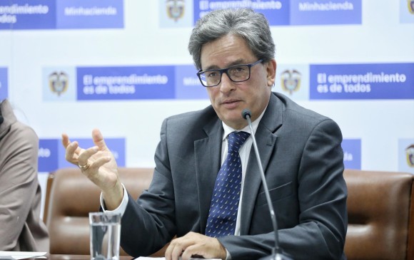 Alberto Carrasquilla, ministro de Hacienda, dijo que ya trabajan en el documento que presentarán ante el Congreso de la República. FOTO COLPRENSA
