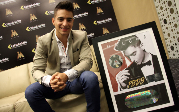 Maluma recibió disco de Diamante en Colombia por las ventas de su más reciente trabajo. FOTO Colprensa