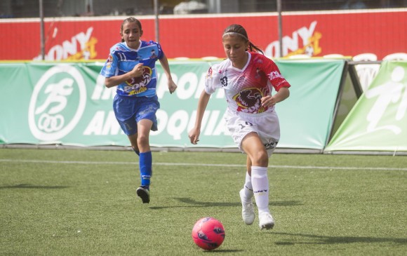 Laura Daniela Garavito marcó el tercer gol en el partido que Independiente Santa Fe ganó 4-0 a Santa Rosa. FOTO esteban vanegas