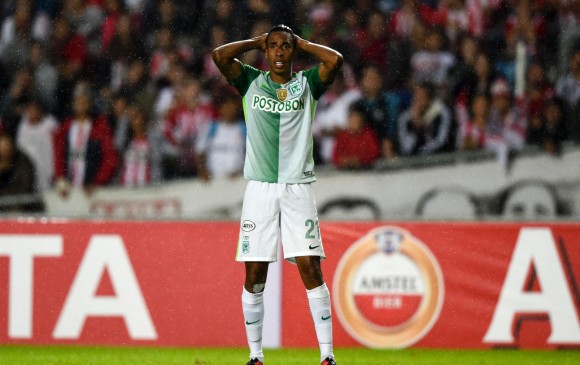 John Édison Mosquera y una expresión que parece reflejar el momento del club verde. FOTO AFP