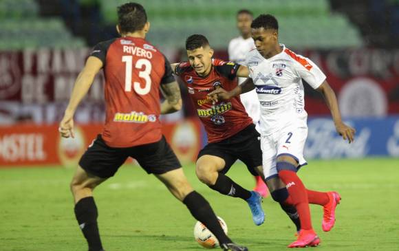 José Estupiñán (#2), volante de 20 años del DIM. FOTO afp  José Estupiñán (#2), volante de 20 años del DIM. FOTO afp