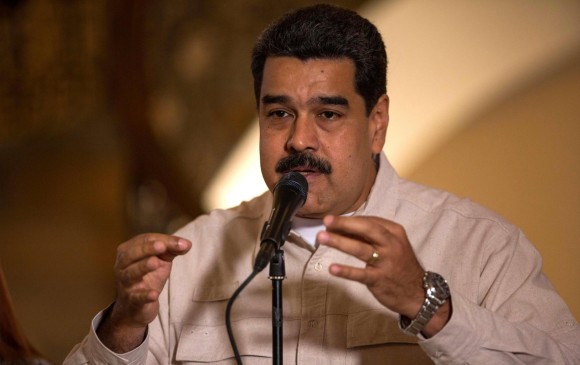 El presidente de Venezuela, Nicolás Maduro, se dirige a la prensa durante un acto con el partido Patria Para Todos (PPT). FOTO EFE