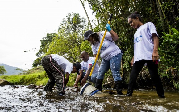 Piragüeros: un “ejército” que salva el agua en Antioquia