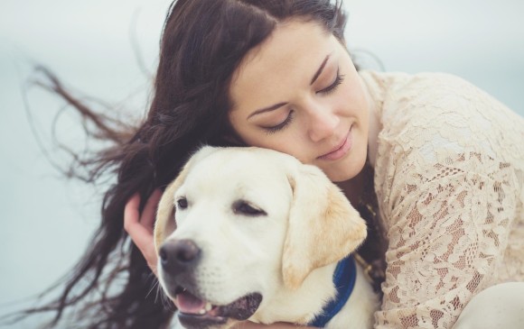 Aunque los especialistas confirma que los lazos con los perros son más intensos que con los gatos, en general concluyen que tener cualquiera de estas mascotas es un gran beneficio para la salud y una unión y amistad verdadera. FOTO Shutterstock